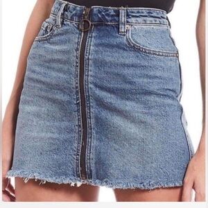 Free People  We The Free Denim zip up front mini skirt  
5 pockets
